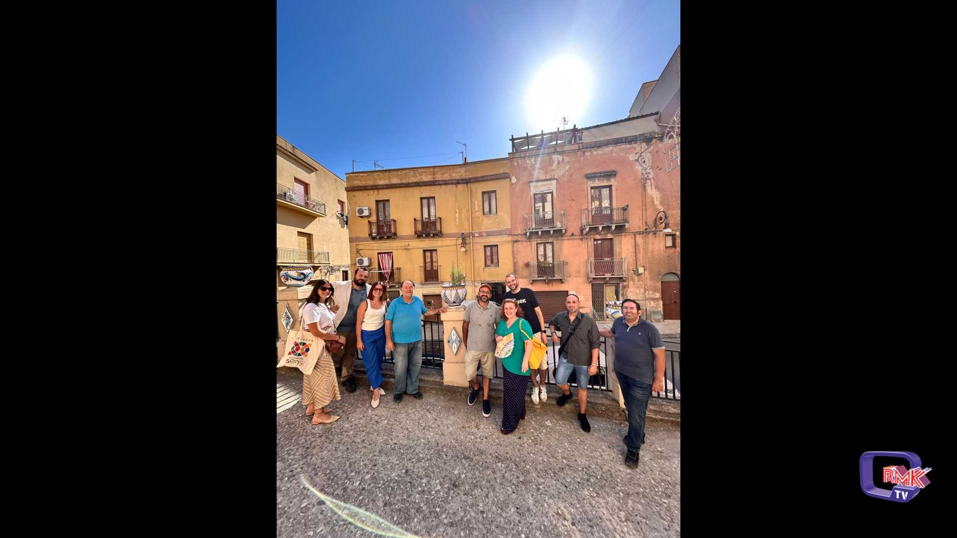 Ricollocato in via Perollo un vaso in ceramica che era stato distrutto